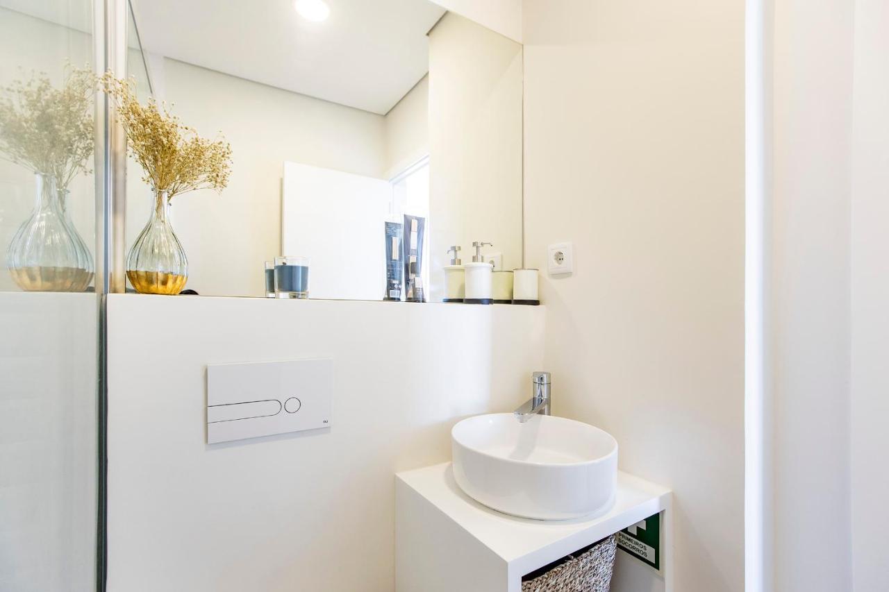 Elegant Studio W/ Ac & Balcony By Lovelystay Porto Ngoại thất bức ảnh